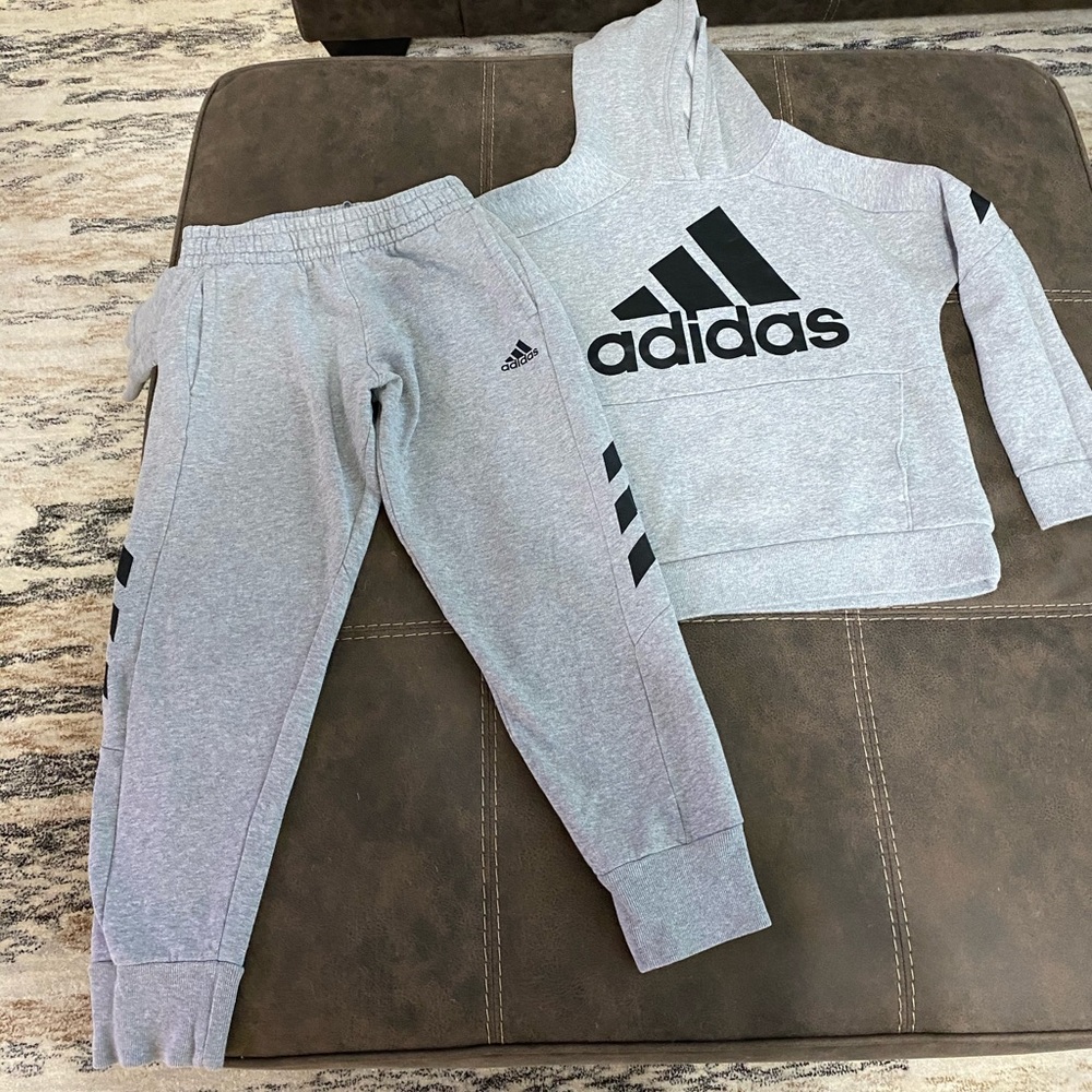 10-12 (M) boy Adidas sweatpants